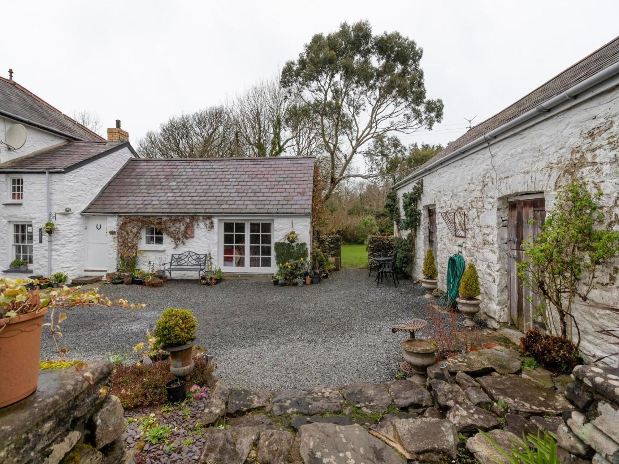 Secluded Holiday Home In Ceredigion With Garden Pennant  Экстерьер фото